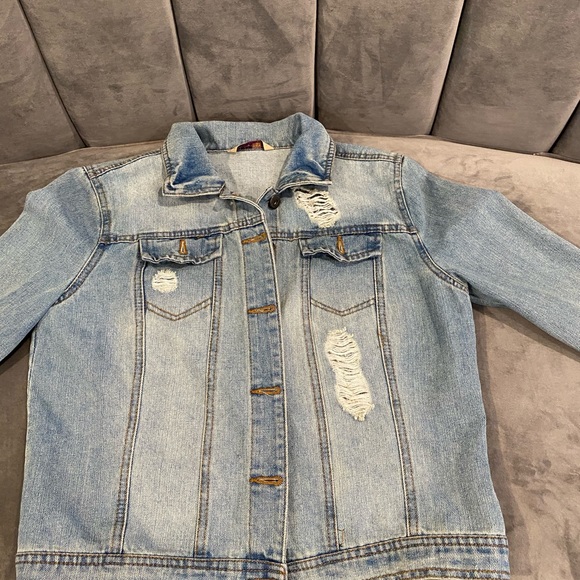 Slightly Ripped Denim Jacket (Juniors) - Picture 4 of 7